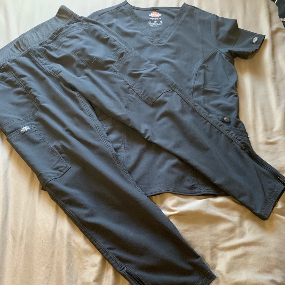 Scrubs set